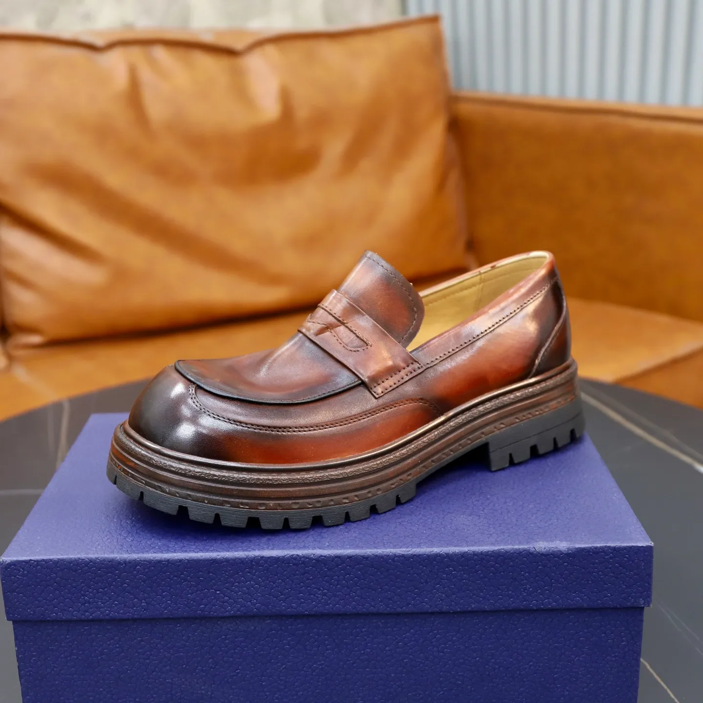 Factory price: 540💰 [Dior] Dior's new casual men's shoes are launched in Hong Kong counters. Official website 1:1 production. Italian washed cowhide + water-dyed leather lining. Designed by European and American masters. Perfect shape to create counter quality, solid color rubber wear-resistant outsole and classic dazzling head! Super versatile and very comfortable. High-end without losing taste, fashionable and novel! ! Absolute focus! 3 colors available! Code number 38-45